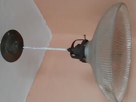 Lampa wisząca ze szklanym abażurem