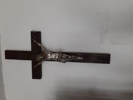 Krzyż z metalowym korpusem