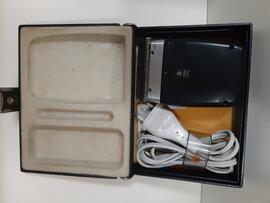 Ęlektryczna golarka w etui - Braun