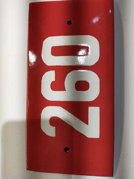 Tablica z numerem "260"
