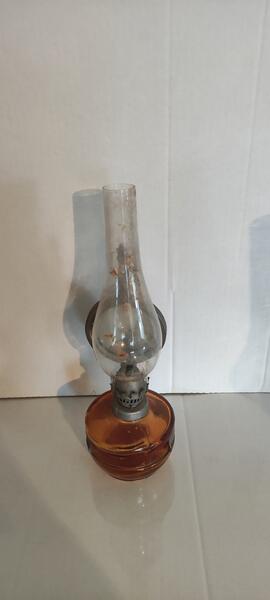 Lampa naftowa z lusterkiem