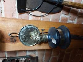 Lampka naftowa z lustrem