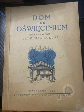Dom pod Oświęcimiem. Sztuka w 4 aktach Tadeusza Chołuja