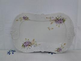 Patera ceramiczna (1) zdobiona w bukieciki fiołków