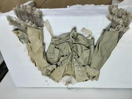 Fragment eleganckiego stroju damskiego- żakiet