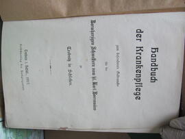 Handbuch der Krankenpflege zum besoderen Gebrauche für die Barmherzigen Schwestern vom hl. Karl Borromäus, Trebnitz 1917