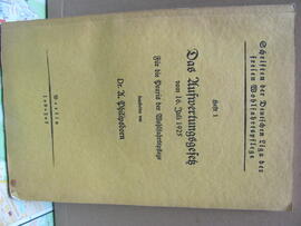 A. Philipsborn, Das Aufwertungsgesetz vom 16. Juli 1925. Für die Praxis der Wohlfahrtspflege, Berlin 1925