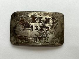Blaszka z numerem obozowym więźnia A. Kind 1329